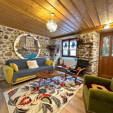 Renovated Old Manor House With Yard Villa Arnaia Exteriör bild