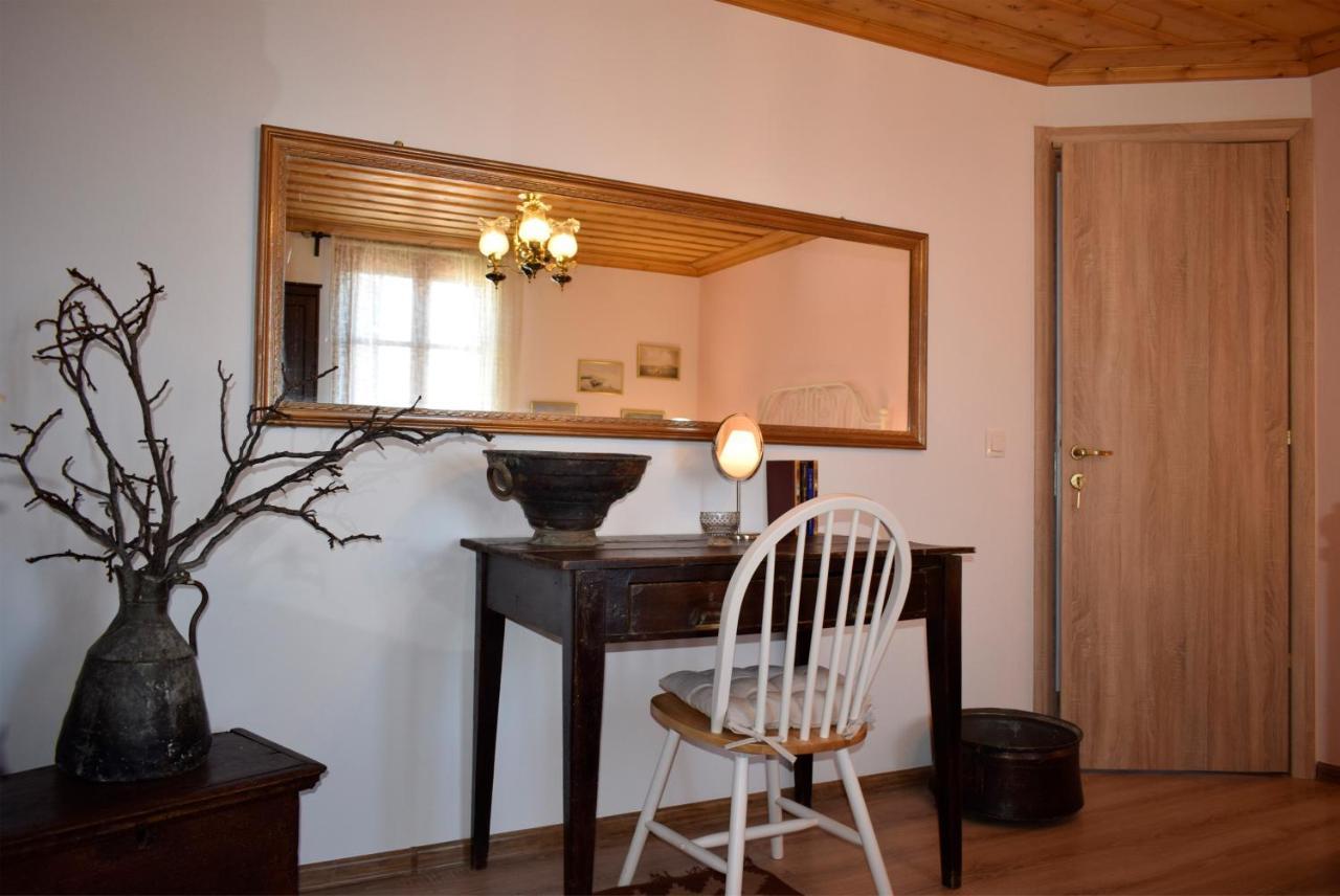 Renovated Old Manor House With Yard Villa Arnaia Exteriör bild