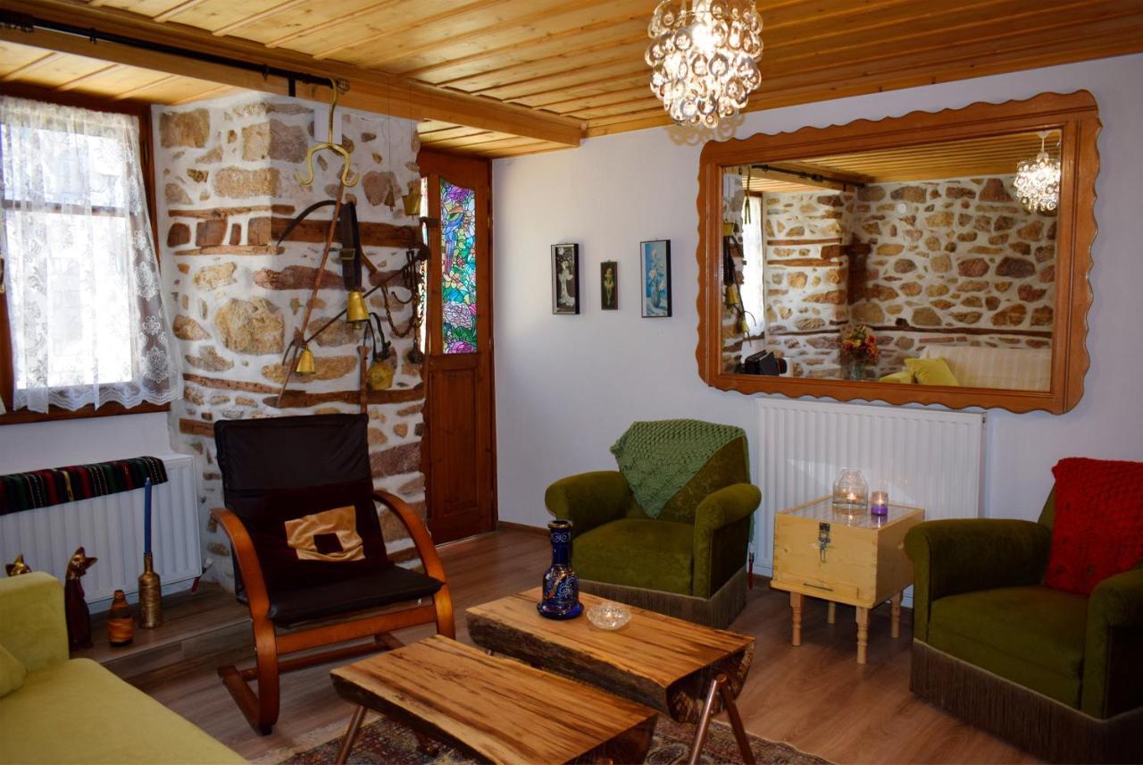 Renovated Old Manor House With Yard Villa Arnaia Exteriör bild