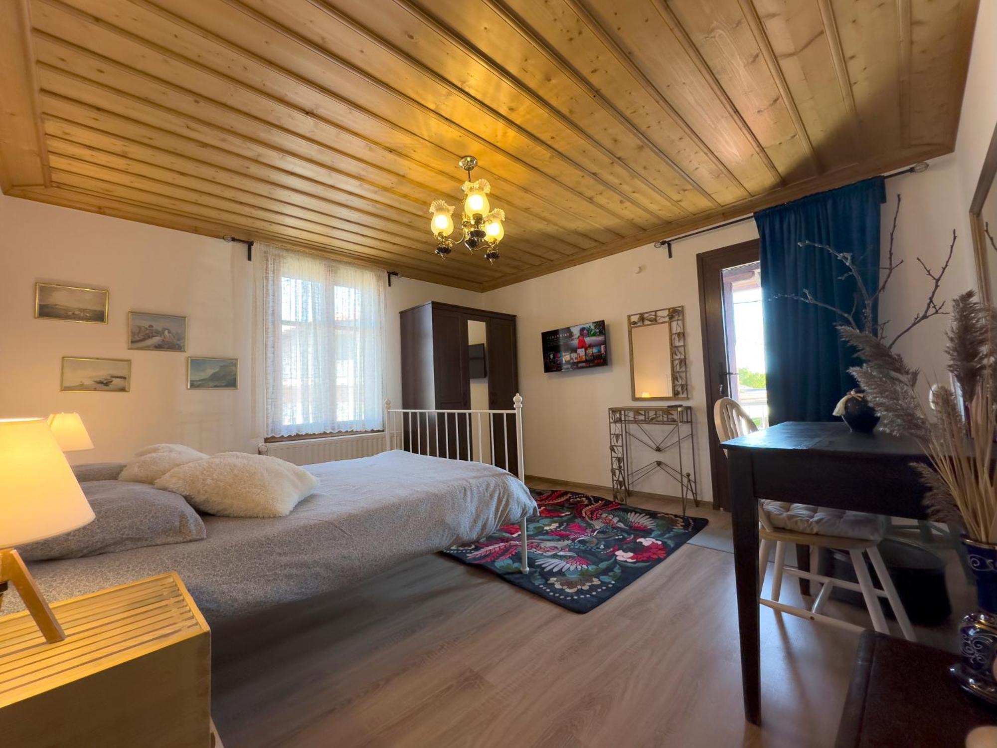Renovated Old Manor House With Yard Villa Arnaia Exteriör bild